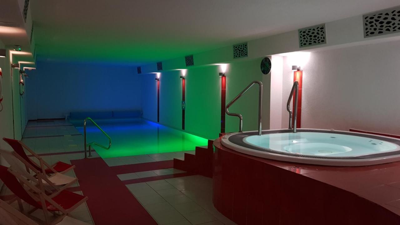 Akwamaryn Spa นีคอร์เซ ภายนอก รูปภาพ